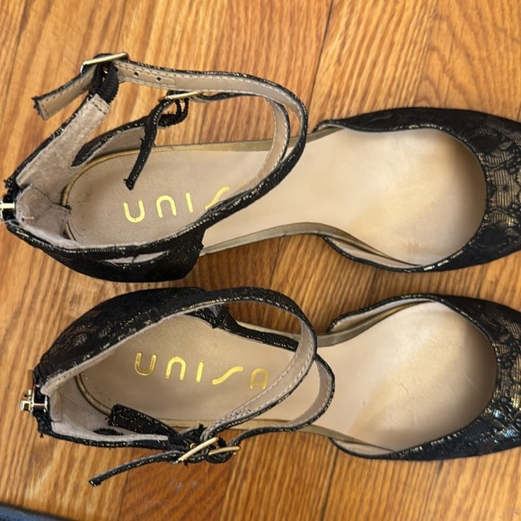Unisa Women’s Block Heel Metallic Black & Gold Lace 2.5 Inch Heels Size 10 - Picture 6 of 12
